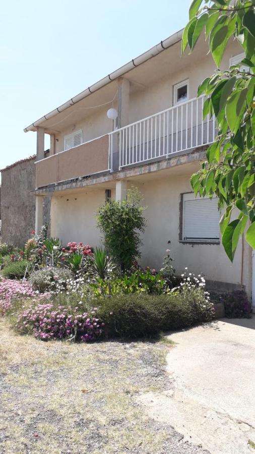 Appartamento Apartman Nika Ražanac Esterno foto