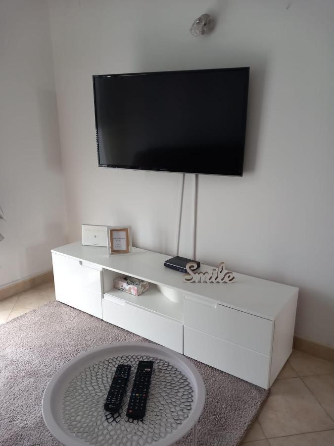 Appartamento Apartman Nika Ražanac Esterno foto