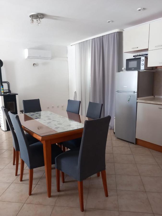 Appartamento Apartman Nika Ražanac Esterno foto